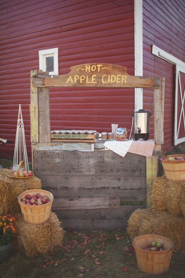 Apple Orchard Wedding Inspiration - www.theperfectpalette.com - Styling Ideas for Weddings + Parties