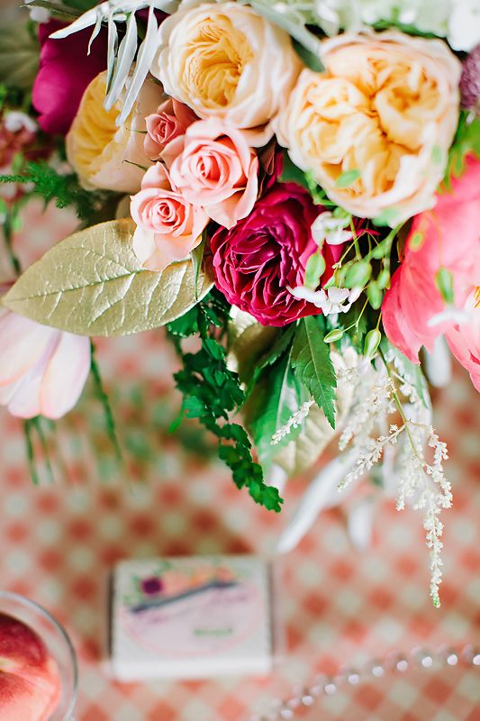 Styled Shoot: Georgia Peach Meets Radiant Orchid - www.theperfectpalette.com - Design Loves Detail