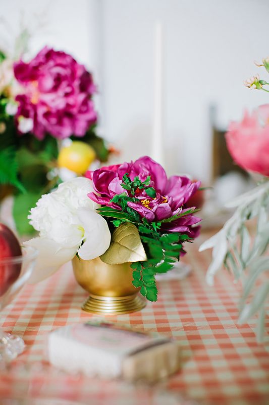 Styled Shoot: Georgia Peach Meets Radiant Orchid - www.theperfectpalette.com - Design Loves Detail