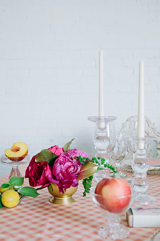 Styled Shoot: Georgia Peach Meets Radiant Orchid - www.theperfectpalette.com - Design Loves Detail