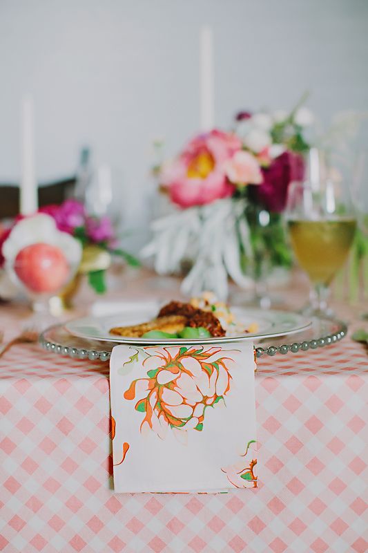 Styled Shoot: Georgia Peach Meets Radiant Orchid - www.theperfectpalette.com - Design Loves Detail