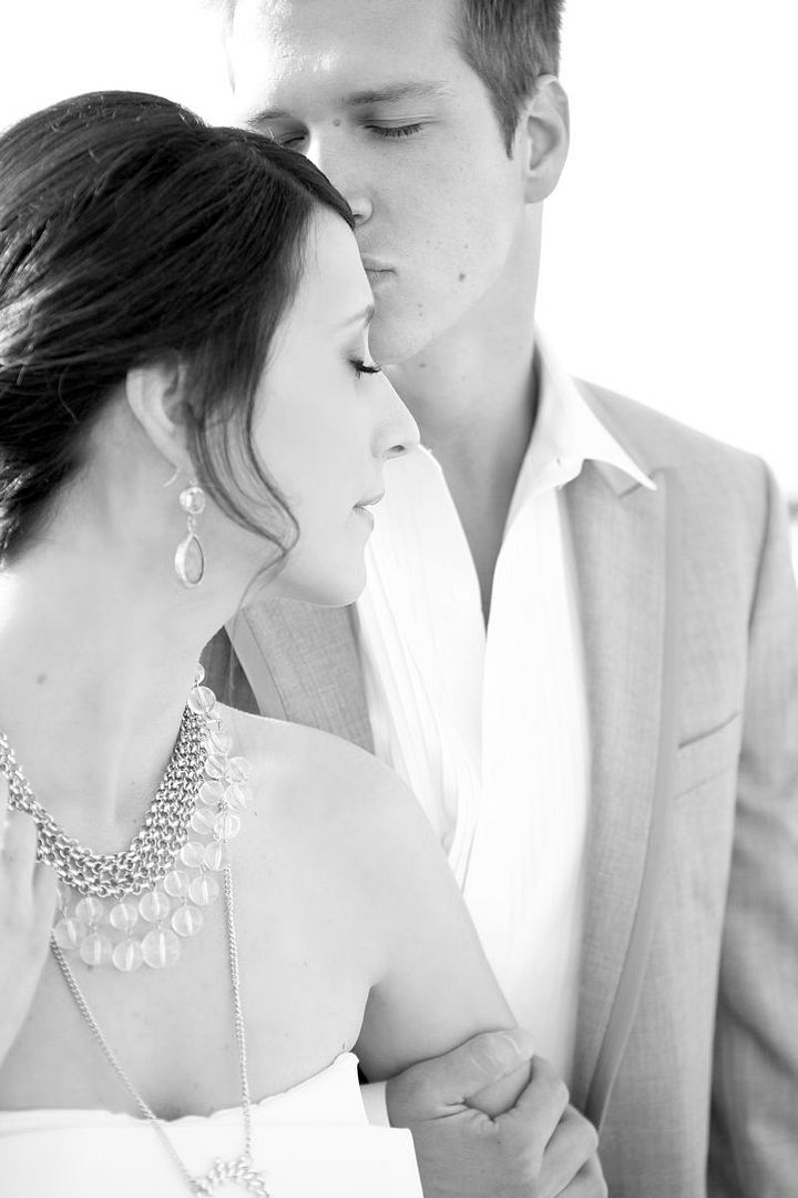 Styled Shoot: Nautical Wedding Ideas by Design Loves Detail - www.theperfectpalette.com - Azure B Photography & Cherie Hogan Photography
