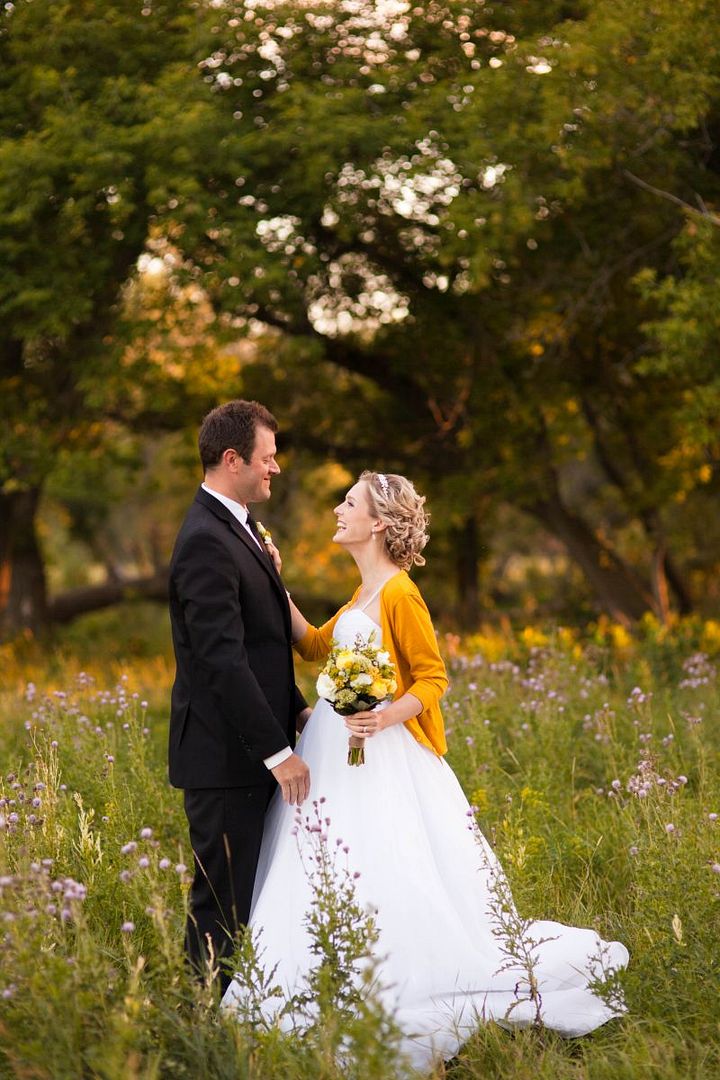 Southern Wedding Ideas: Yellow, Green + White - www.theperfectpalette 