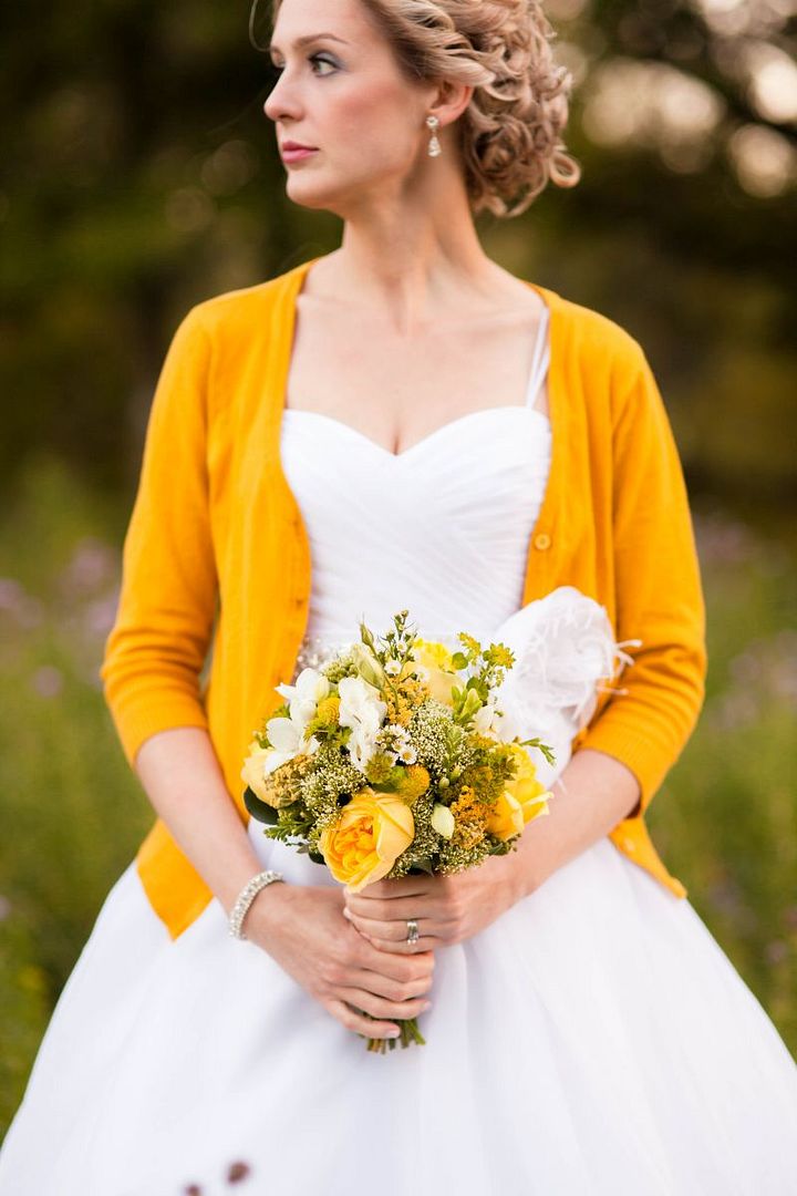 Southern Wedding Ideas: Yellow, Green + White - www.theperfectpalette 