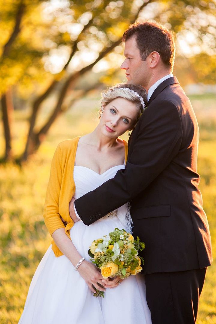 Southern Wedding Ideas: Yellow, Green + White - www.theperfectpalette 