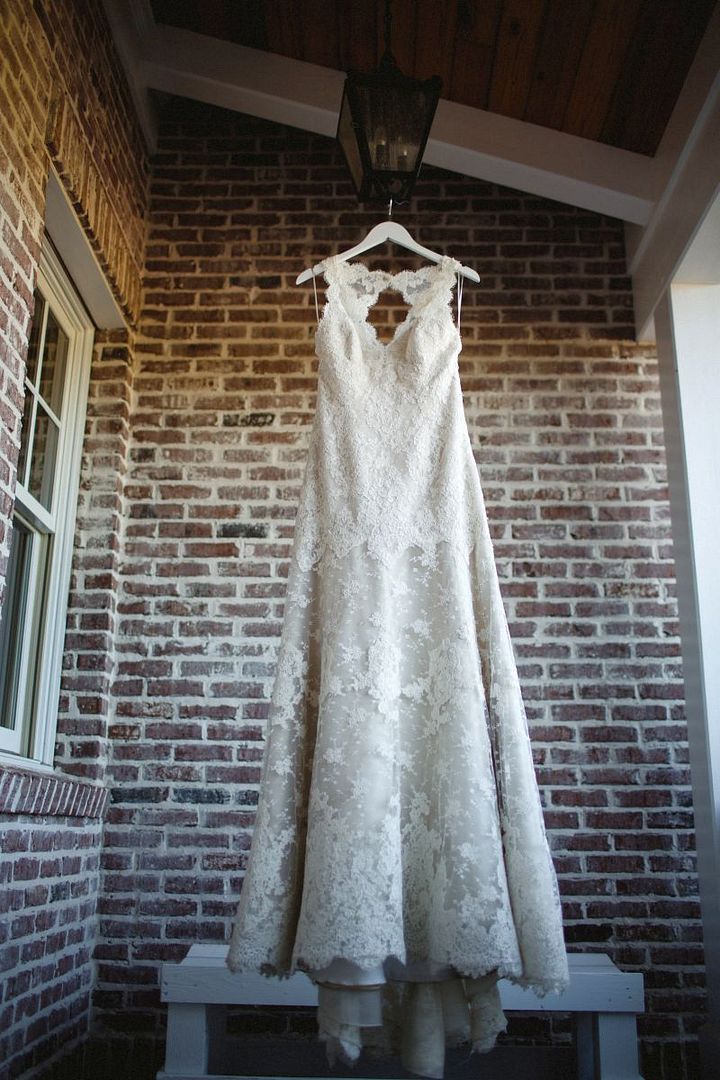 Vintage Inspired Lavender Wedding by French Knot Studios, Photography by Izzy Hudgins Photography - www.theperfectpalette.com - Styling Ideas for Weddings + Parties