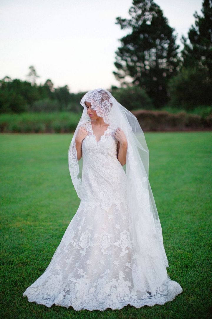 Vintage Inspired Lavender Wedding by French Knot Studios, Photography by Izzy Hudgins Photography - www.theperfectpalette.com - Styling Ideas for Weddings + Parties