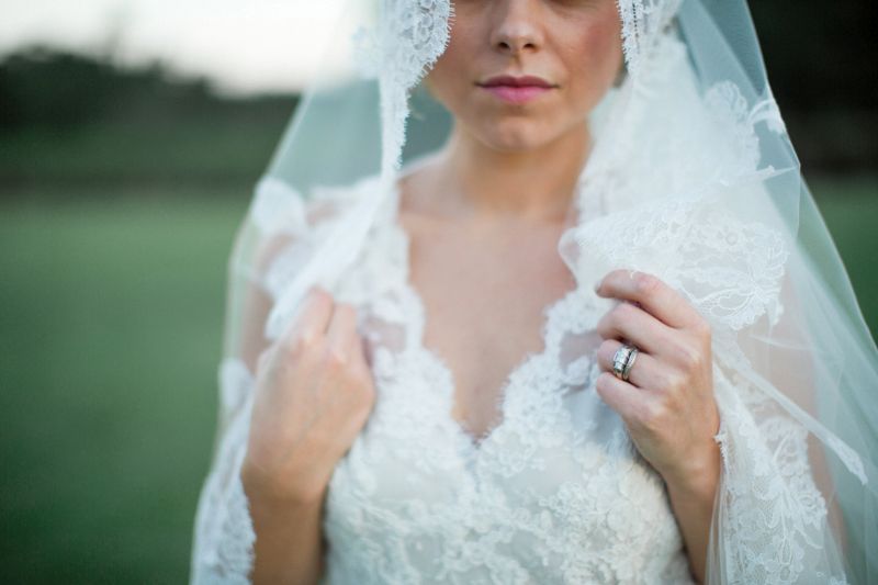 Vintage Inspired Lavender Wedding by French Knot Studios, Photography by Izzy Hudgins Photography - www.theperfectpalette.com - Styling Ideas for Weddings + Parties