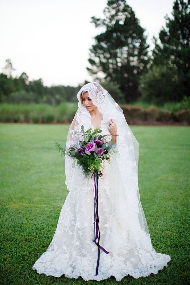 Vintage Inspired Lavender Wedding by French Knot Studios, Photography by Izzy Hudgins Photography - www.theperfectpalette.com - Styling Ideas for Weddings + Parties