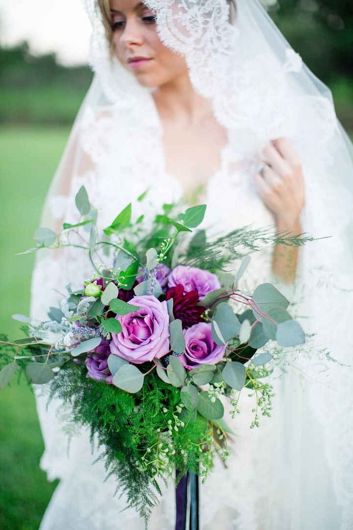 Vintage Inspired Lavender Wedding by French Knot Studios, Photography by Izzy Hudgins Photography - www.theperfectpalette.com - Styling Ideas for Weddings + Parties