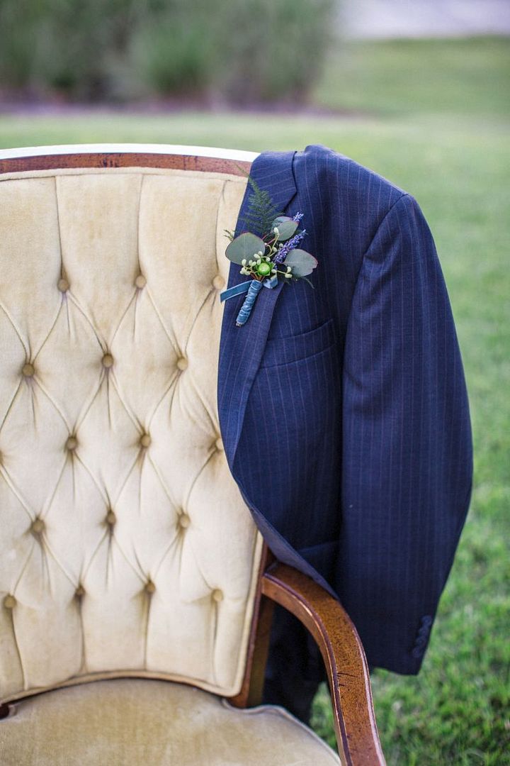 Vintage Inspired Lavender Wedding by French Knot Studios, Photography by Izzy Hudgins Photography - www.theperfectpalette.com - Styling Ideas for Weddings + Parties