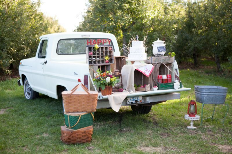 Styled Shoot: Orchard 'I Do's with Cozy Fall Details - www.theperfectpalette.com - Hetler Photography, Red Heels Events 