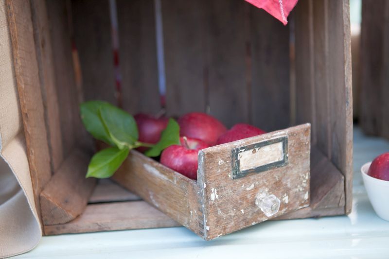 Styled Shoot: Orchard 'I Do's with Cozy Fall Details - www.theperfectpalette.com - Hetler Photography, Red Heels Events 