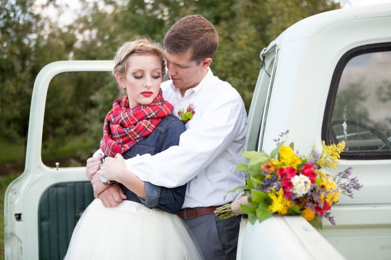 Styled Shoot: Orchard 'I Do's with Cozy Fall Details - www.theperfectpalette.com - Hetler Photography, Red Heels Events 