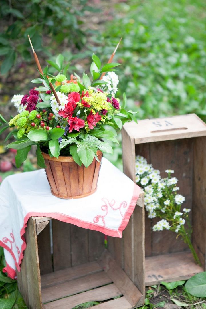 Styled Shoot: Orchard 'I Do's with Cozy Fall Details - www.theperfectpalette.com - Hetler Photography, Red Heels Events 