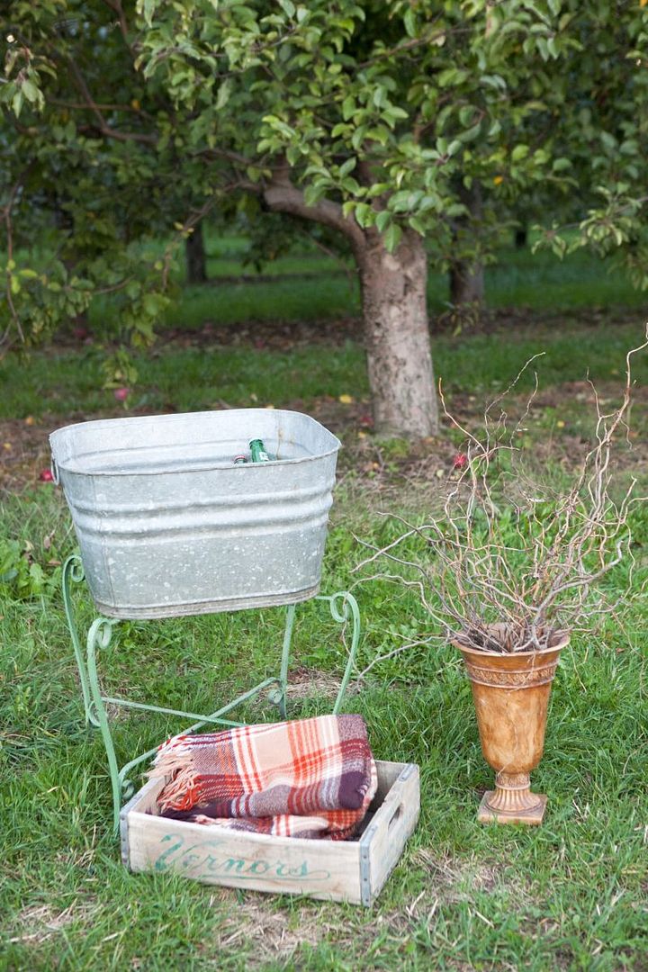 Styled Shoot: Orchard 'I Do's with Cozy Fall Details - www.theperfectpalette.com - Hetler Photography, Red Heels Events 