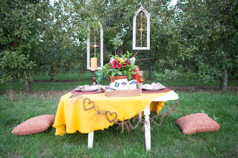 Styled Shoot: Orchard 'I Do's with Cozy Fall Details - www.theperfectpalette.com - Hetler Photography, Red Heels Events 