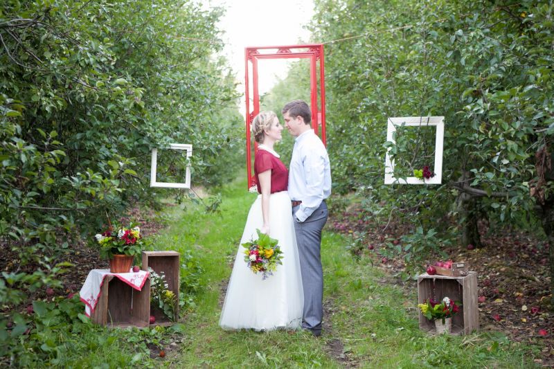 Styled Shoot: Orchard 'I Do's with Cozy Fall Details - www.theperfectpalette.com - Hetler Photography, Red Heels Events 