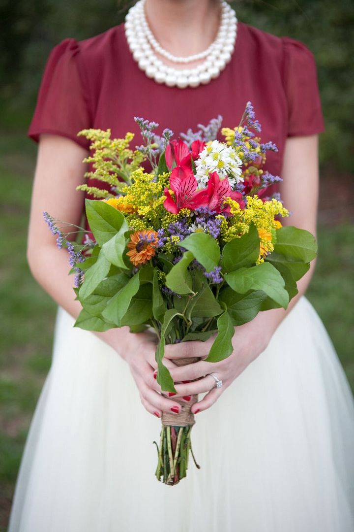 Styled Shoot: Orchard 'I Do's with Cozy Fall Details - www.theperfectpalette.com - Hetler Photography, Red Heels Events 