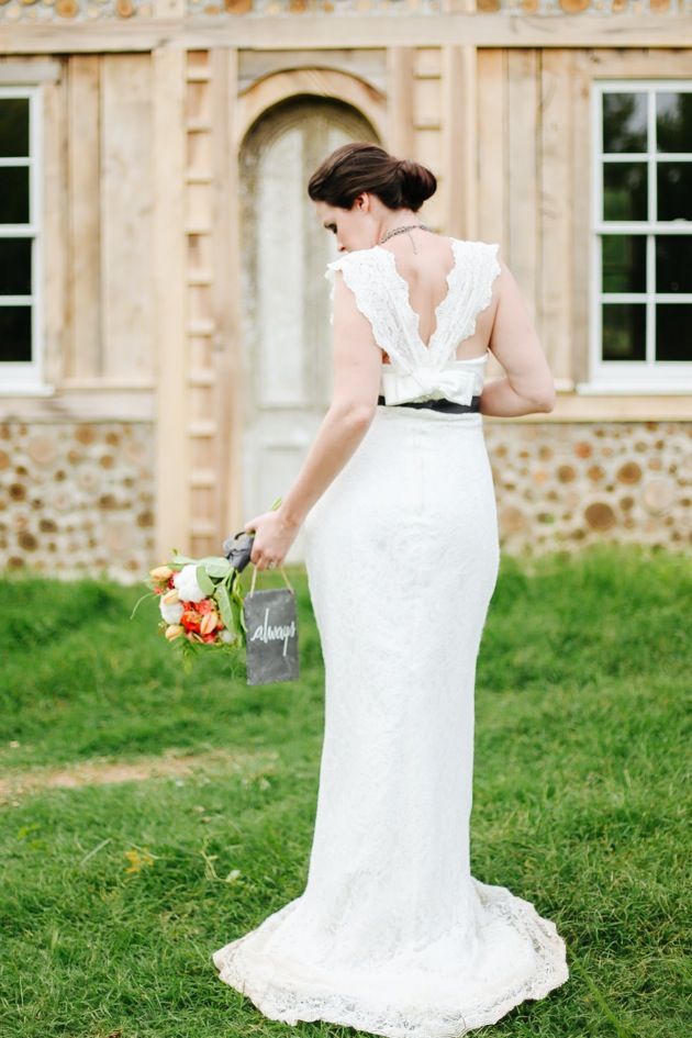 Slate, Poppy + Cotton: A Styled Shoot by Cedarwood Weddings - www.theperfectpalette.com - Photographed by Jenna Henderson