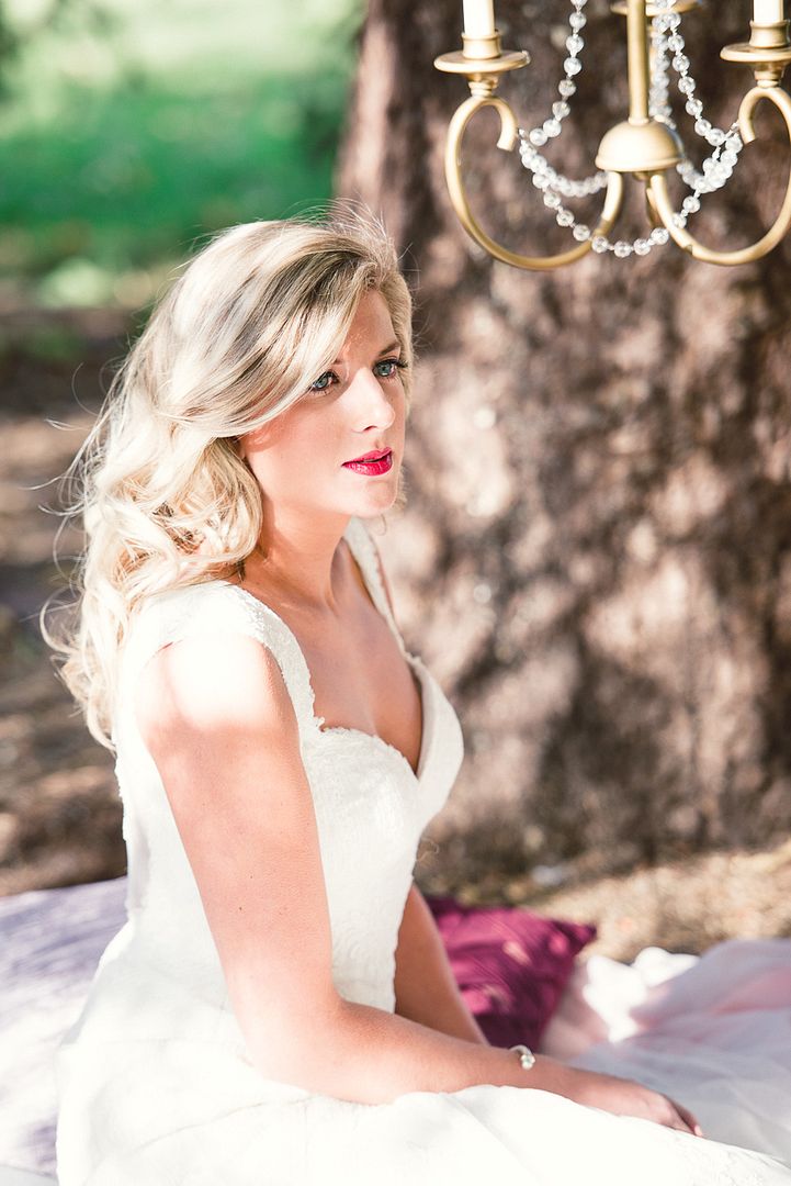 Styled Shoot: Woodland Romance - www.theperfectpalette.com - Lori Kennedy Photography + Embellish Productions