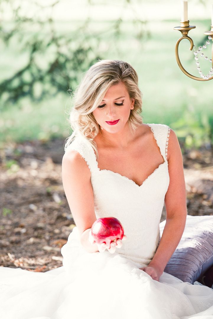 Styled Shoot: Woodland Romance - www.theperfectpalette.com - Lori Kennedy Photography + Embellish Productions