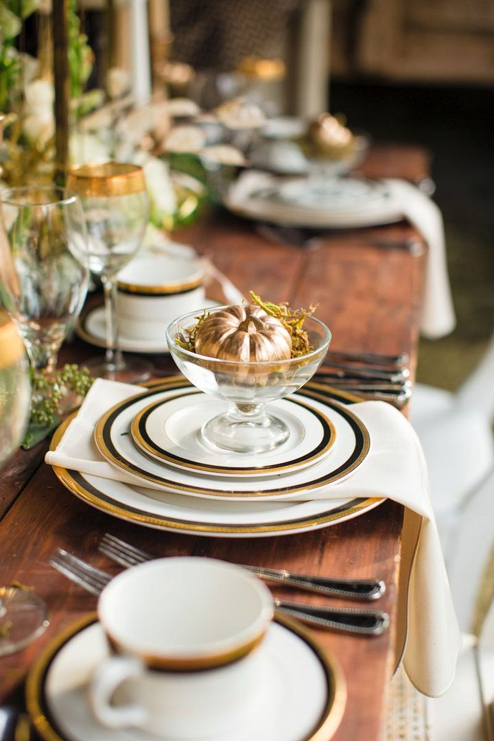 Metallic Fall Tablescape DIY - www.theperfectpalette.com - Custom Love Gifts & The Bride Link, Photography by JoPhoto