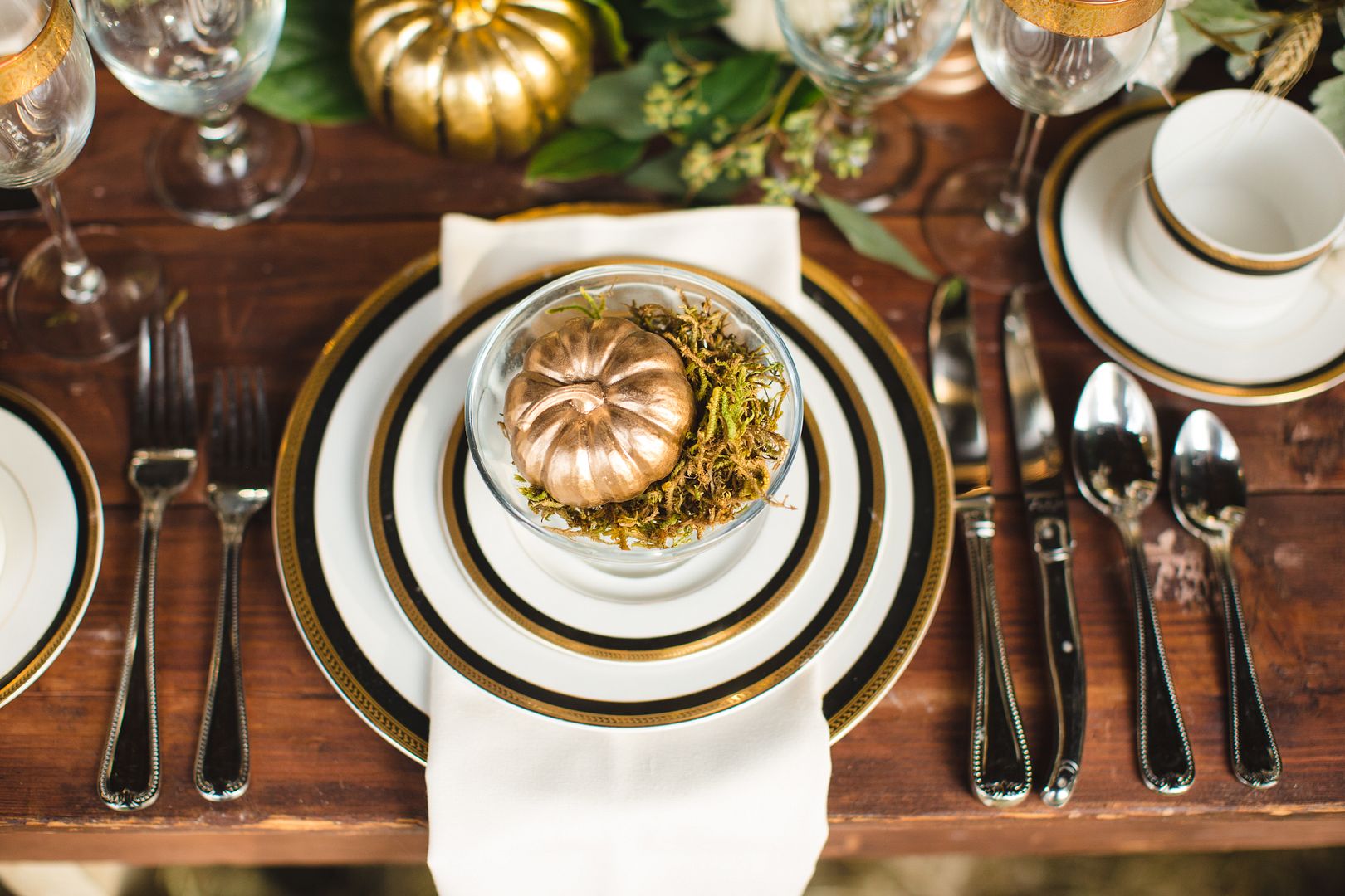 Metallic Fall Tablescape DIY - www.theperfectpalette.com - Custom Love Gifts & The Bride Link, Photography by JoPhoto