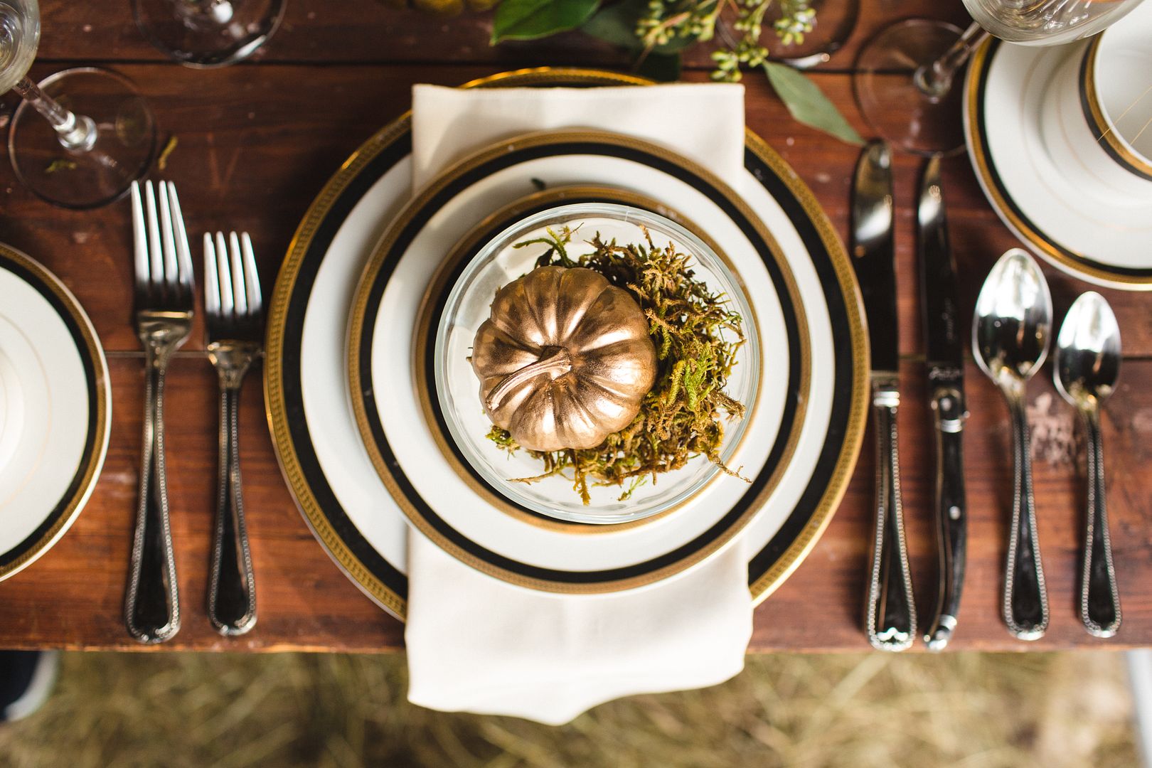 Metallic Fall Tablescape DIY - www.theperfectpalette.com - Custom Love Gifts & The Bride Link, Photography by JoPhoto