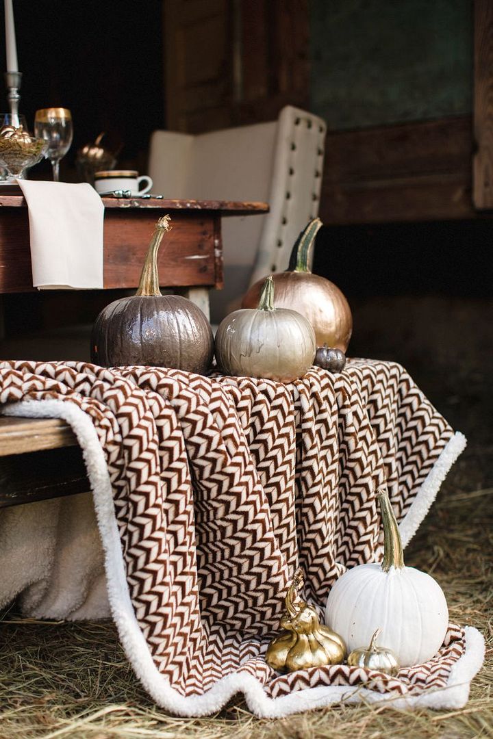 Metallic Fall Tablescape DIY - www.theperfectpalette.com - Custom Love Gifts & The Bride Link, Photography by JoPhoto