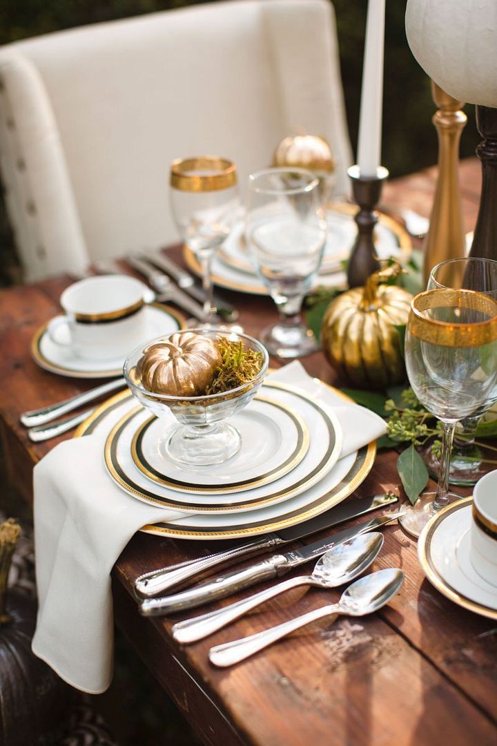 Metallic Fall Tablescape DIY - www.theperfectpalette.com - Custom Love Gifts & The Bride Link, Photography by JoPhoto