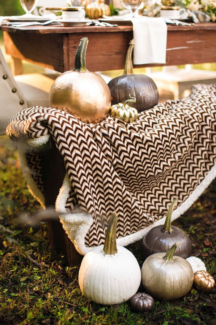 Metallic Fall Tablescape DIY - www.theperfectpalette.com - Custom Love Gifts & The Bride Link, Photography by JoPhoto