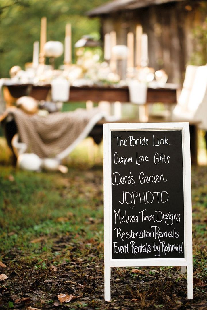 Metallic Fall Tablescape DIY - www.theperfectpalette.com - Custom Love Gifts & The Bride Link, Photography by JoPhoto