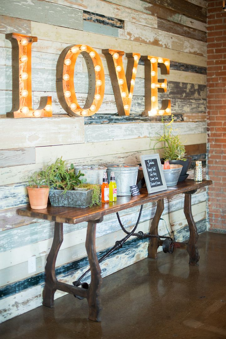 Styled Shoot: Glittery Gold + Pretty Pops of Color - www.theperfectpalette.com - Styled by Each & Every Detail, Cottonwood Road Photography