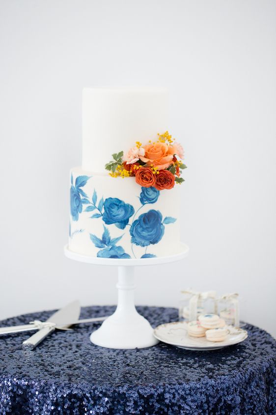 Modern + Preppy Wedding with Navy Blue and Tangerine - www.theperfectpalette.com - Color Ideas for Weddings +Parties