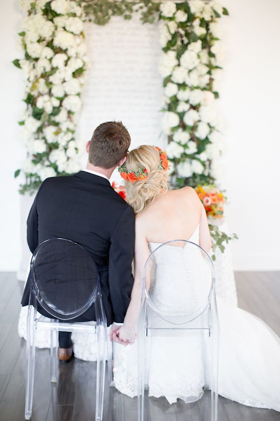 Modern + Preppy Wedding with Navy Blue and Tangerine - www.theperfectpalette.com - Color Ideas for Weddings +Parties