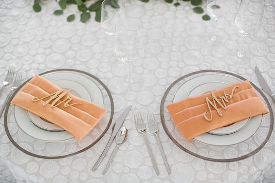 Modern + Preppy Wedding with Navy Blue and Tangerine - www.theperfectpalette.com - Color Ideas for Weddings +Parties