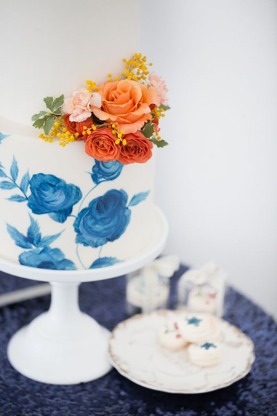 Modern + Preppy Wedding with Navy Blue and Tangerine - www.theperfectpalette.com - Color Ideas for Weddings +Parties