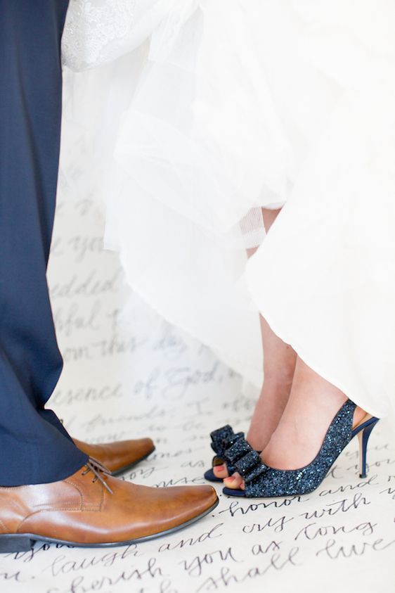 Modern + Preppy Wedding with Navy Blue and Tangerine - www.theperfectpalette.com - Color Ideas for Weddings +Parties