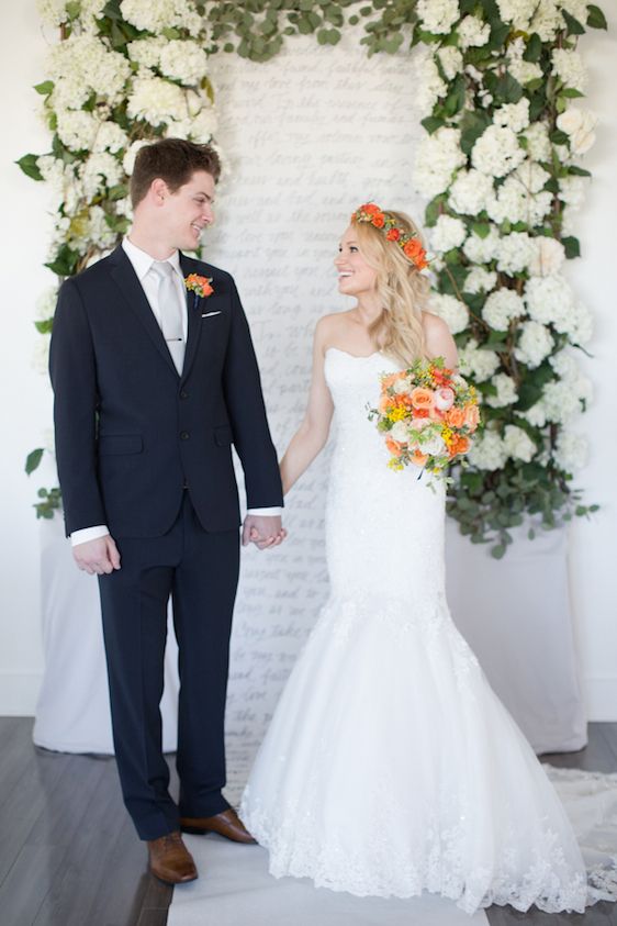 Modern + Preppy Wedding with Navy Blue and Tangerine - www.theperfectpalette.com - Color Ideas for Weddings +Parties