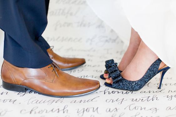 Modern + Preppy Wedding with Navy Blue and Tangerine - www.theperfectpalette.com - Color Ideas for Weddings +Parties