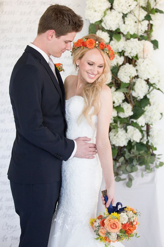 Modern + Preppy Wedding with Navy Blue and Tangerine - www.theperfectpalette.com - Color Ideas for Weddings +Parties