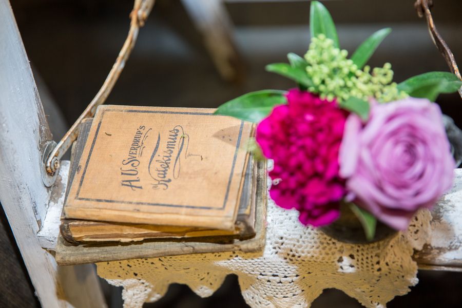 Mountaintop Peacock Palette Wedding Inspiration - www.theperfectpalette.com - Joanna Moss Photography, Umbrella Events, Maple Ridge Florist