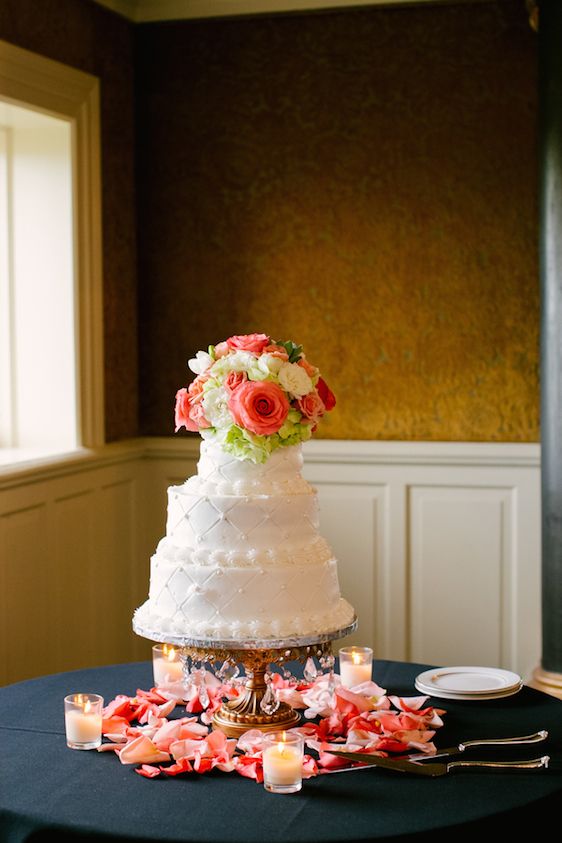  Just Married' in Minnesota, photography by Jeannine Marie Photography, floral design by Julia's Blooms, planning by The Simply Elegant Group