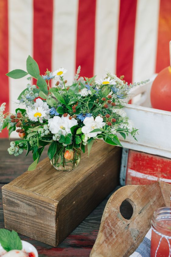  A 4th of July Picnic with Purpose, Shauna Veasey Photography, Concept by Conscious American, Design & Styling by J.Elliot Style, Wildcraft Flowers