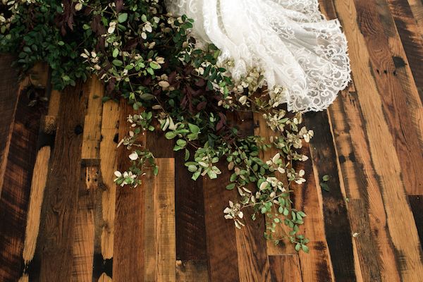  Organic Wedding Inspo with a Subtle Blackberry Theme