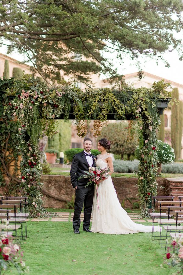 Dreamy Reds and Spanish Romance Wedding Inspiration