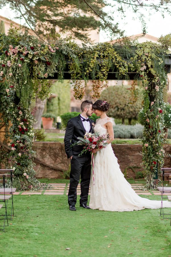 Dreamy Reds and Spanish Romance Wedding Inspiration