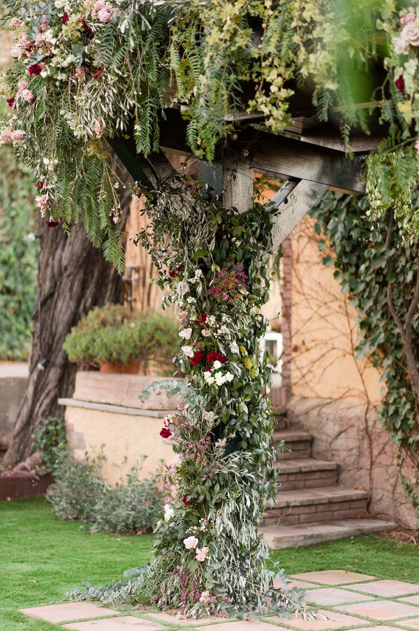 Dreamy Reds and Spanish Romance Wedding Inspiration