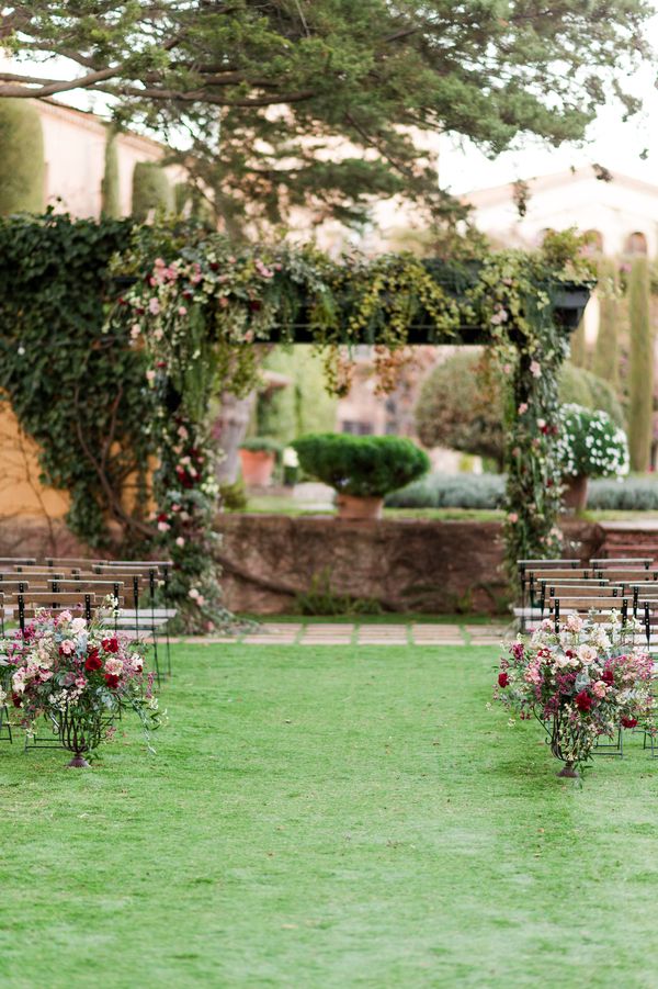 Dreamy Reds and Spanish Romance Wedding Inspiration